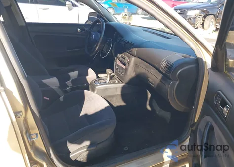 2001 Volkswagen Passat Gls from USA, damaged, VIN WVWPD63B61P296234